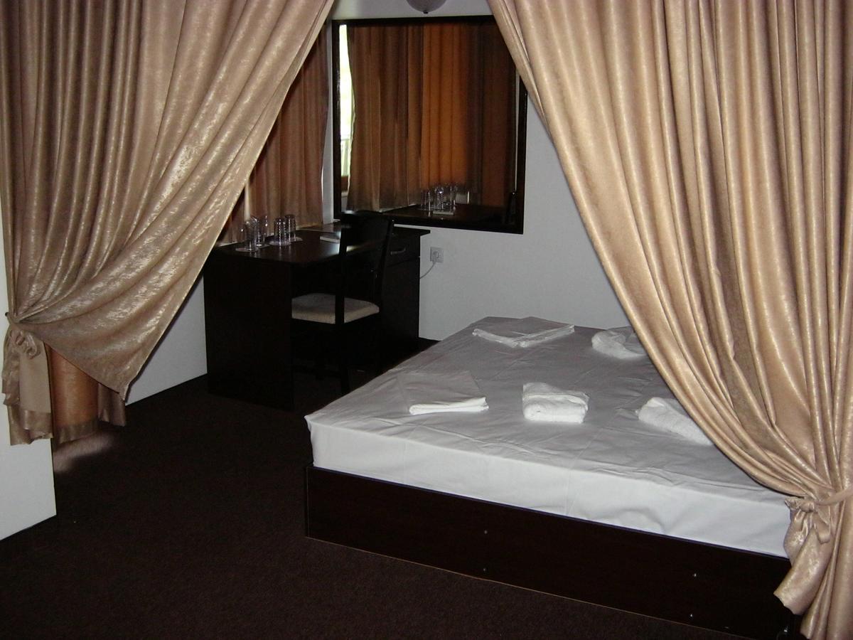 Motel Koziyat Rog Malko Tŭrnovo Exteriör bild